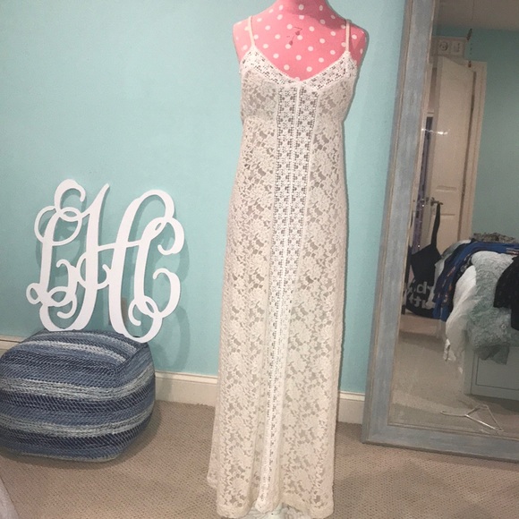 Gorgeous lace maxi - Picture 1 of 5
